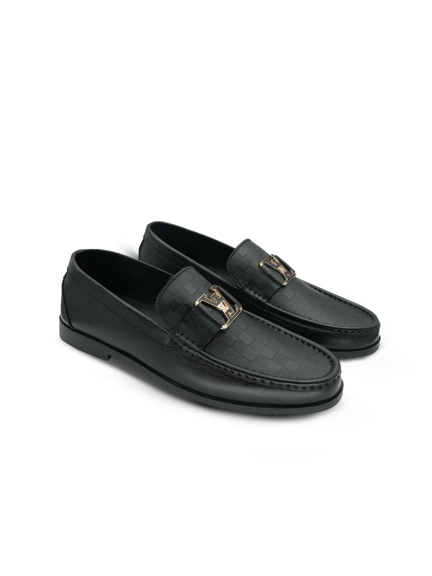 Cow leather casual shoes with a durable rubber sole and lightweight design—ideal for both relaxed and semi-formal occasions.