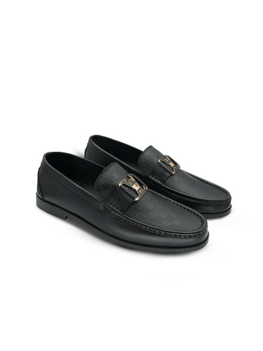 Cow leather casual shoes with a durable rubber sole and lightweight design—ideal for both relaxed and semi-formal occasions.