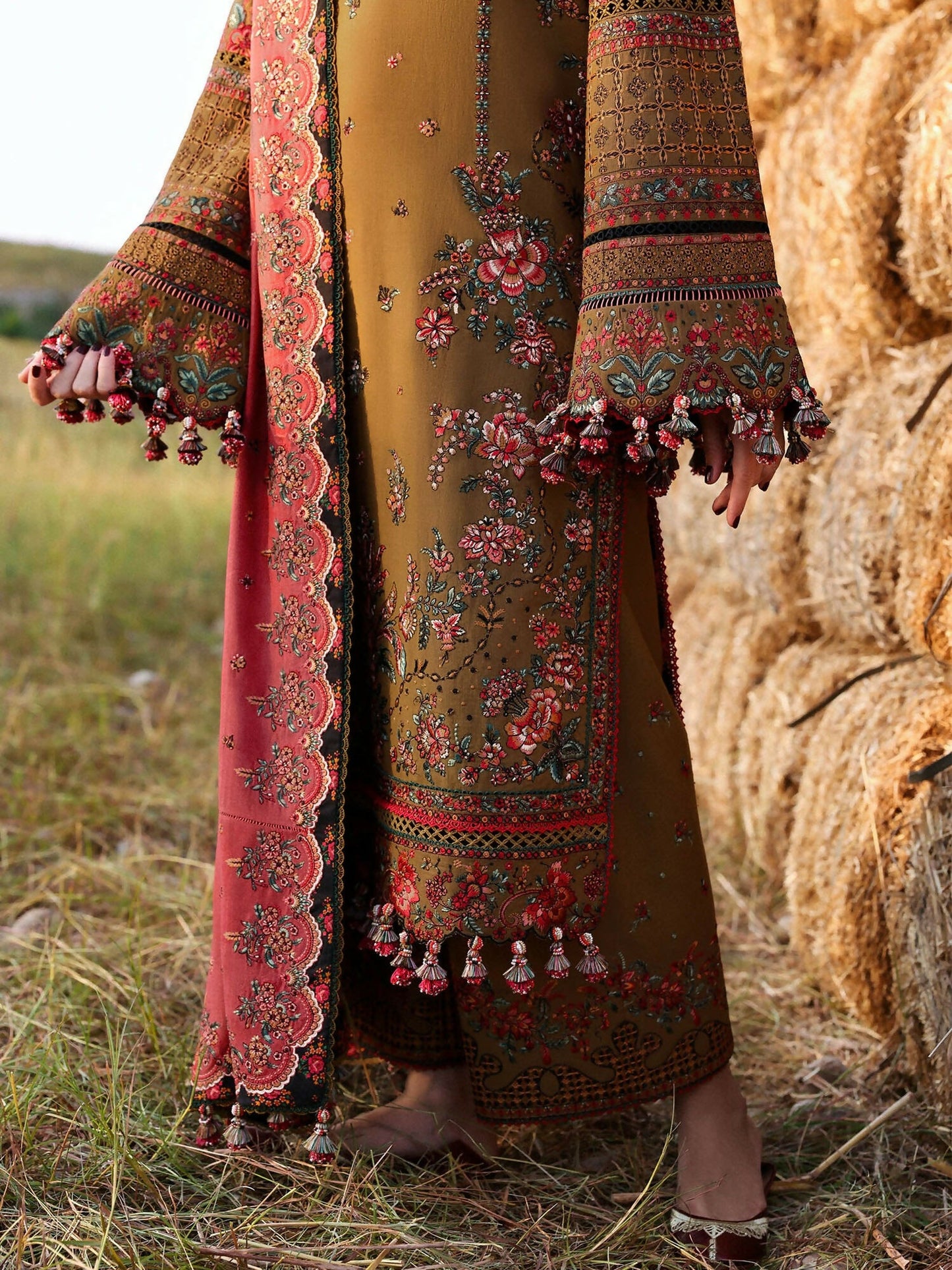 Hussain Rehar Khaddar'25 Embroidered Unstitched 3-Piece Suit-Gitiara