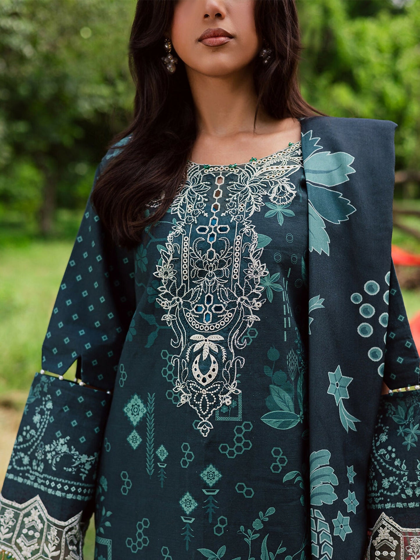 Parishay Rang e Sarma Khaddar Embroidered Stitched 3-Piece Suit-SAR-08