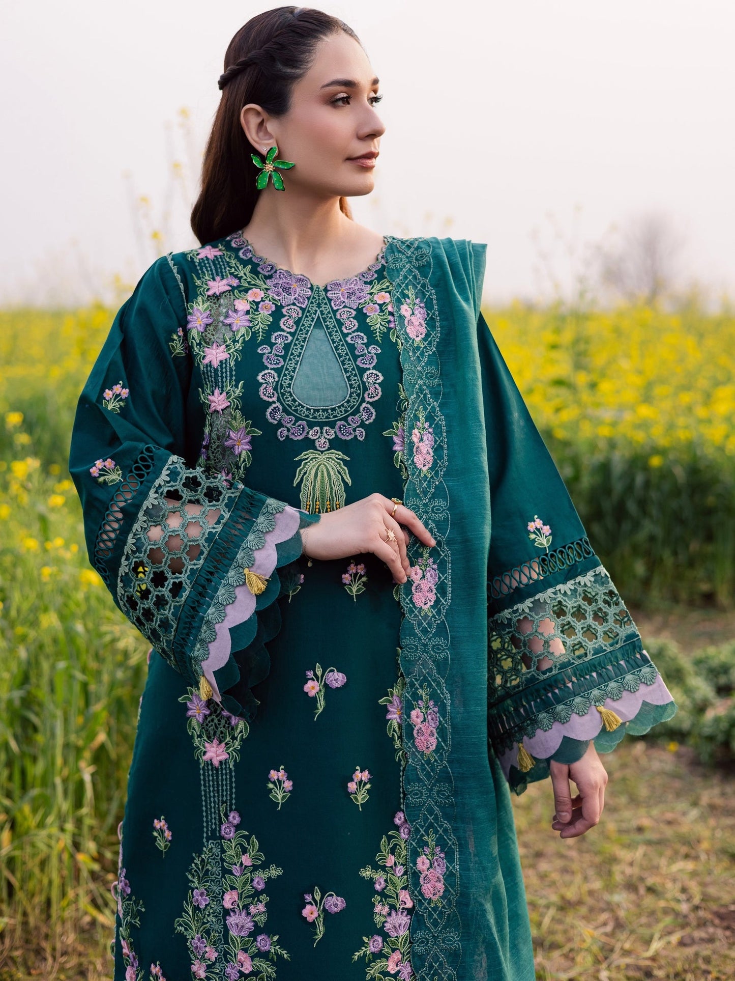 Bottle Green Parishay Dil e Raqsam Lawn'26 Embroidered Unstitched 3-Piece Suit-DQ-11