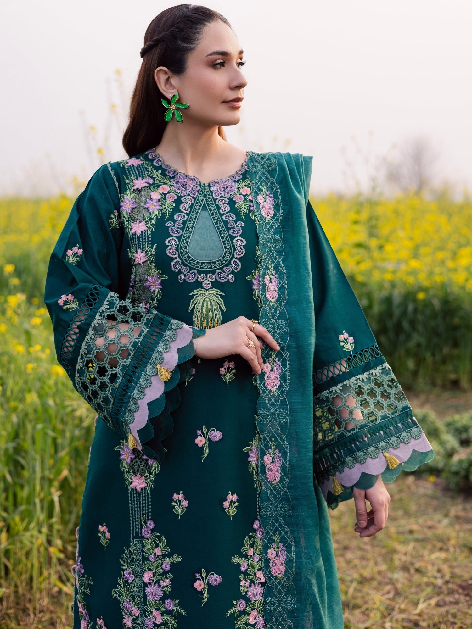 Bottle Green Parishay Dil e Raqsam Lawn'26 Embroidered Unstitched 3-Piece Suit-DQ-11