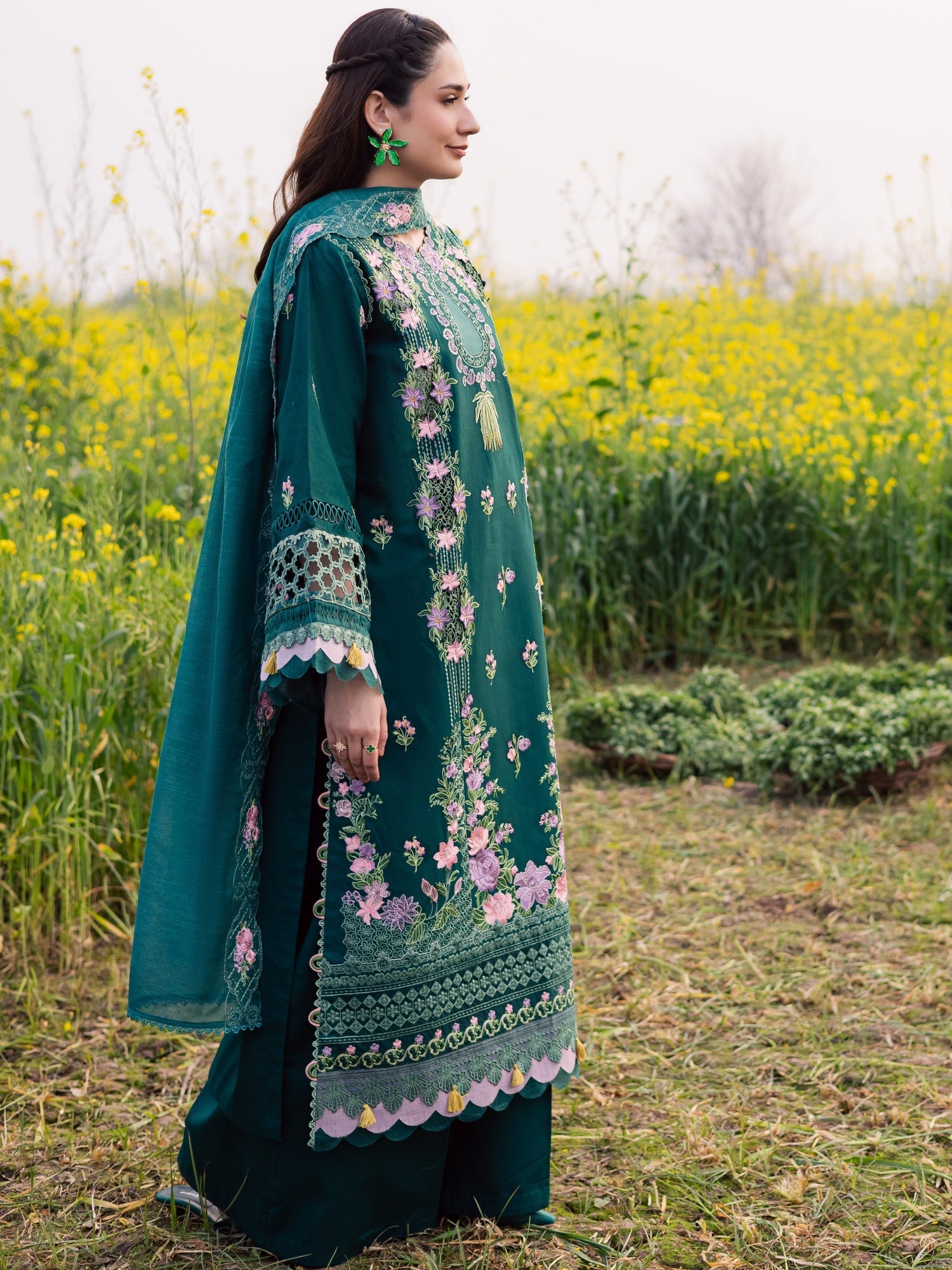 Bottle Green Parishay Dil e Raqsam Lawn'26 Embroidered Unstitched 3-Piece Suit-DQ-11