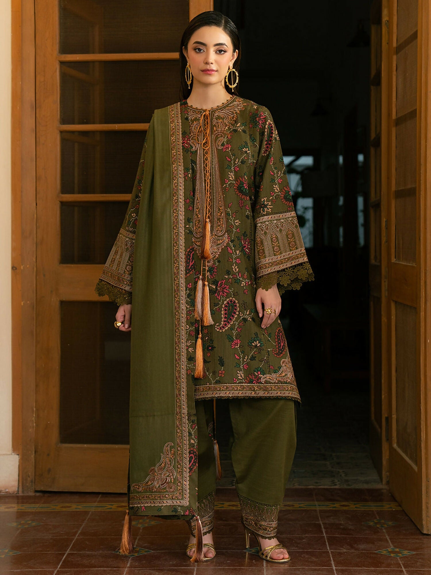 Binilyas Gulrukh Khaddar Embroidered Unstitched 3-Piece Suit-67-B – Taminzo