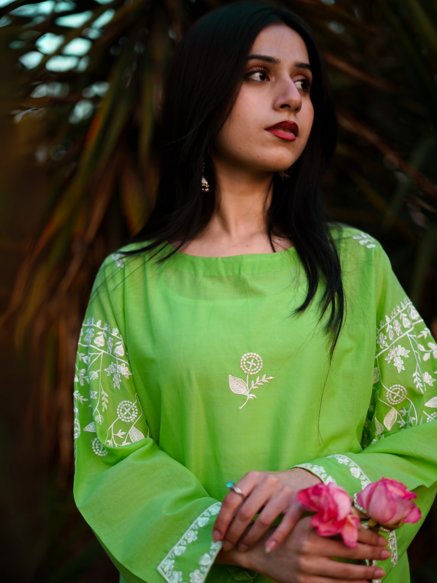 Kachy Dhaagy Lawn Embroidered Stitched 2-Piece Suit-Ishaal