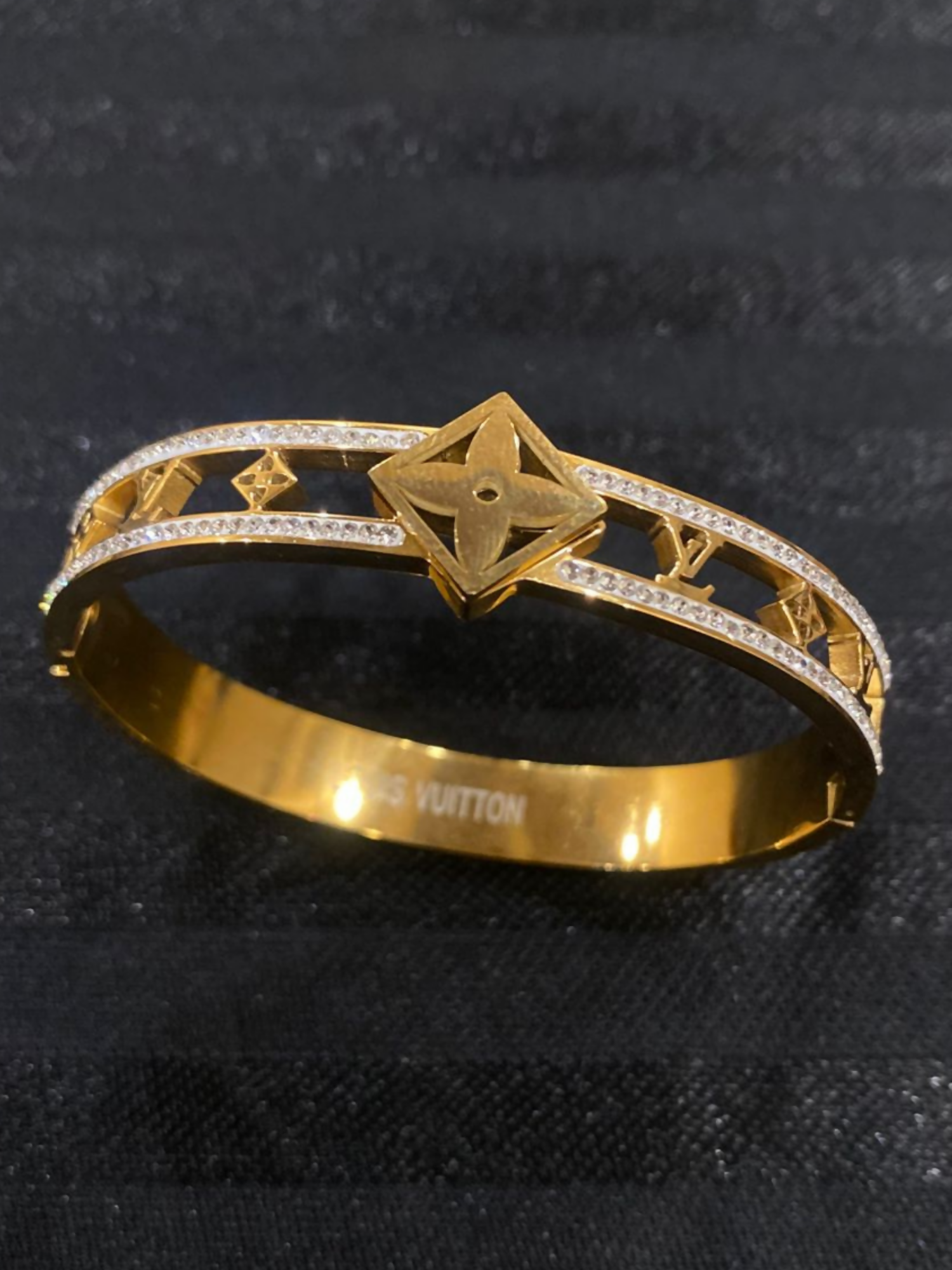 Fashion Hub by Noor Bilal - Stainless Steel Openable Bangle