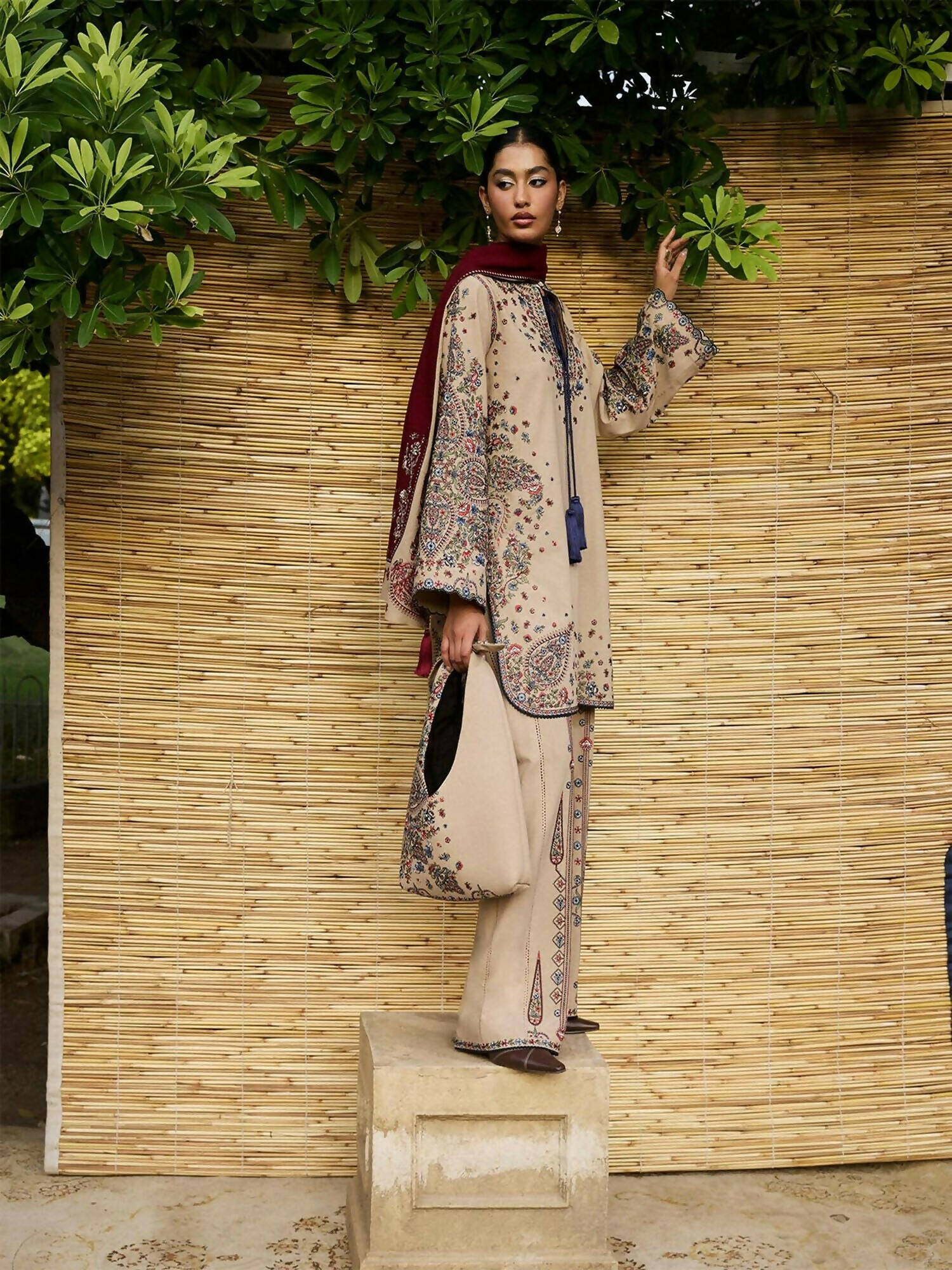 Jugnu By Hussain Rehar AW'25 Edit I Karandi Embroidered Scarf-Naaz