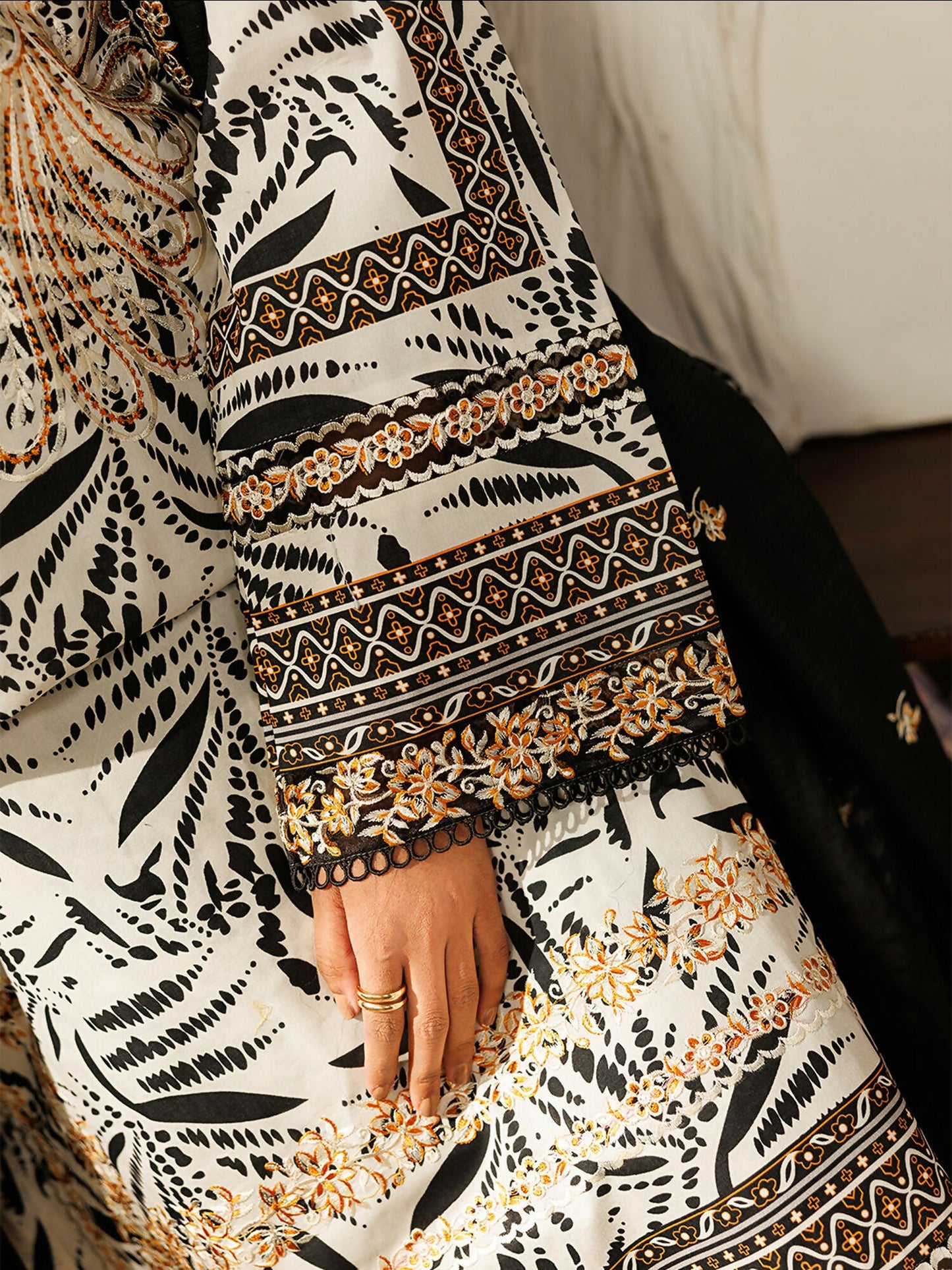 Mahnur Leila Lawn'26 Embroidered Unstitched 3-Piece Suit-L-08