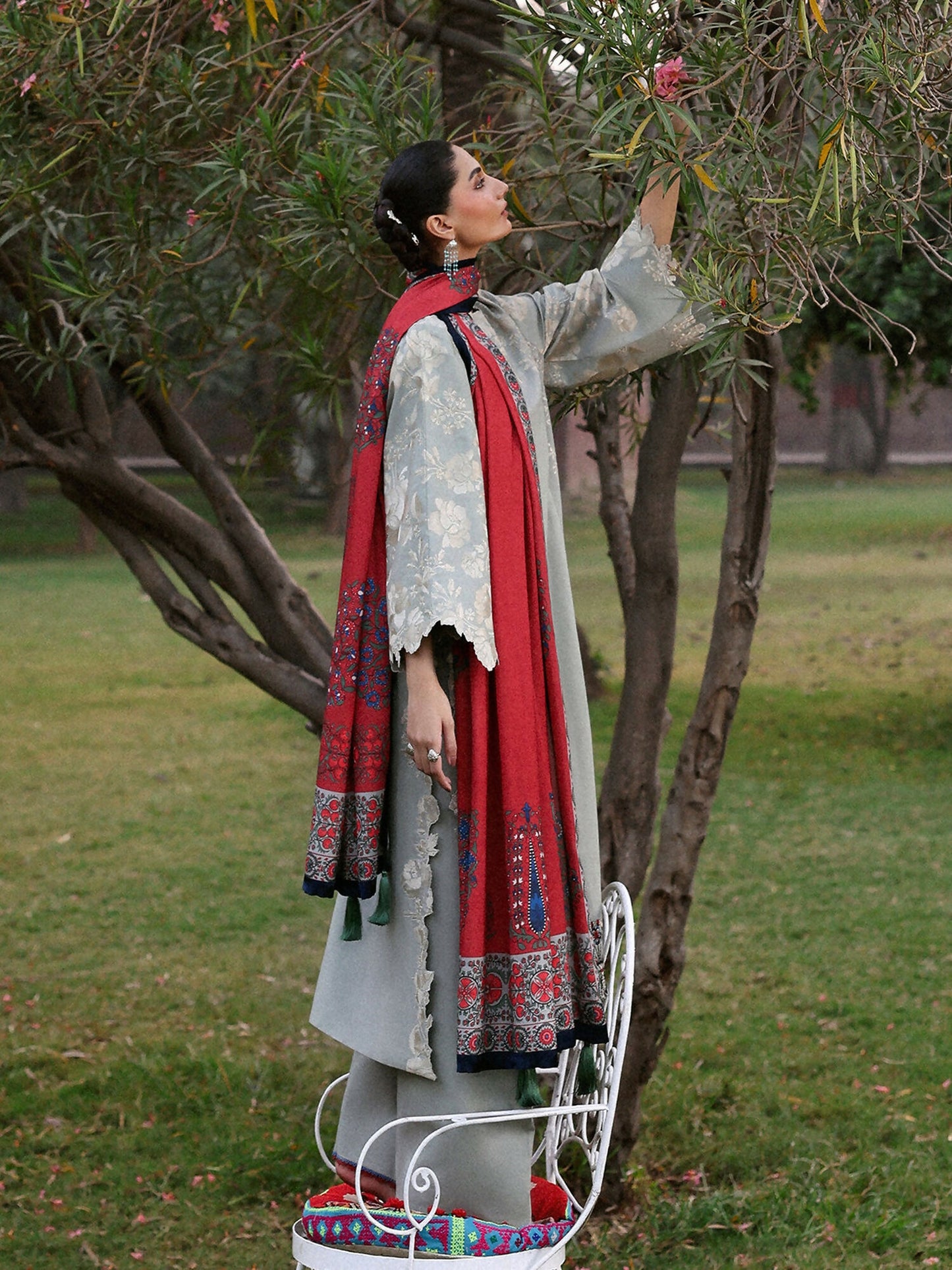 Jugnu By Hussain Rehar Khaddar'25 Embroidered Unstitched 3-Piece Suit-Heran