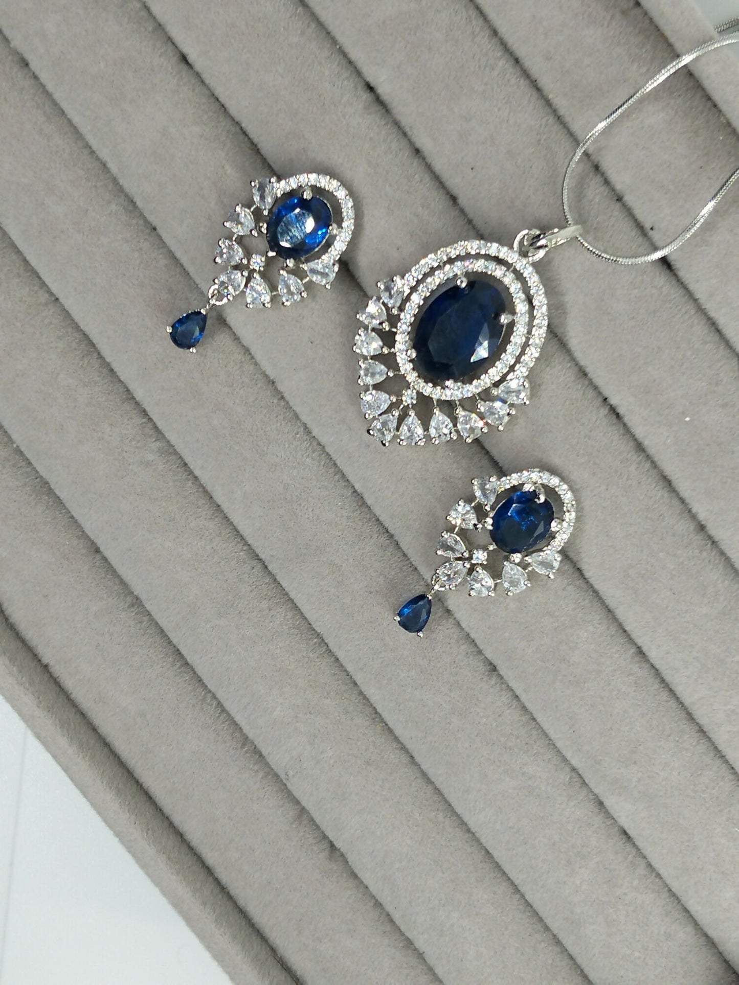 H&A Jewellery One Carat Necklace Set