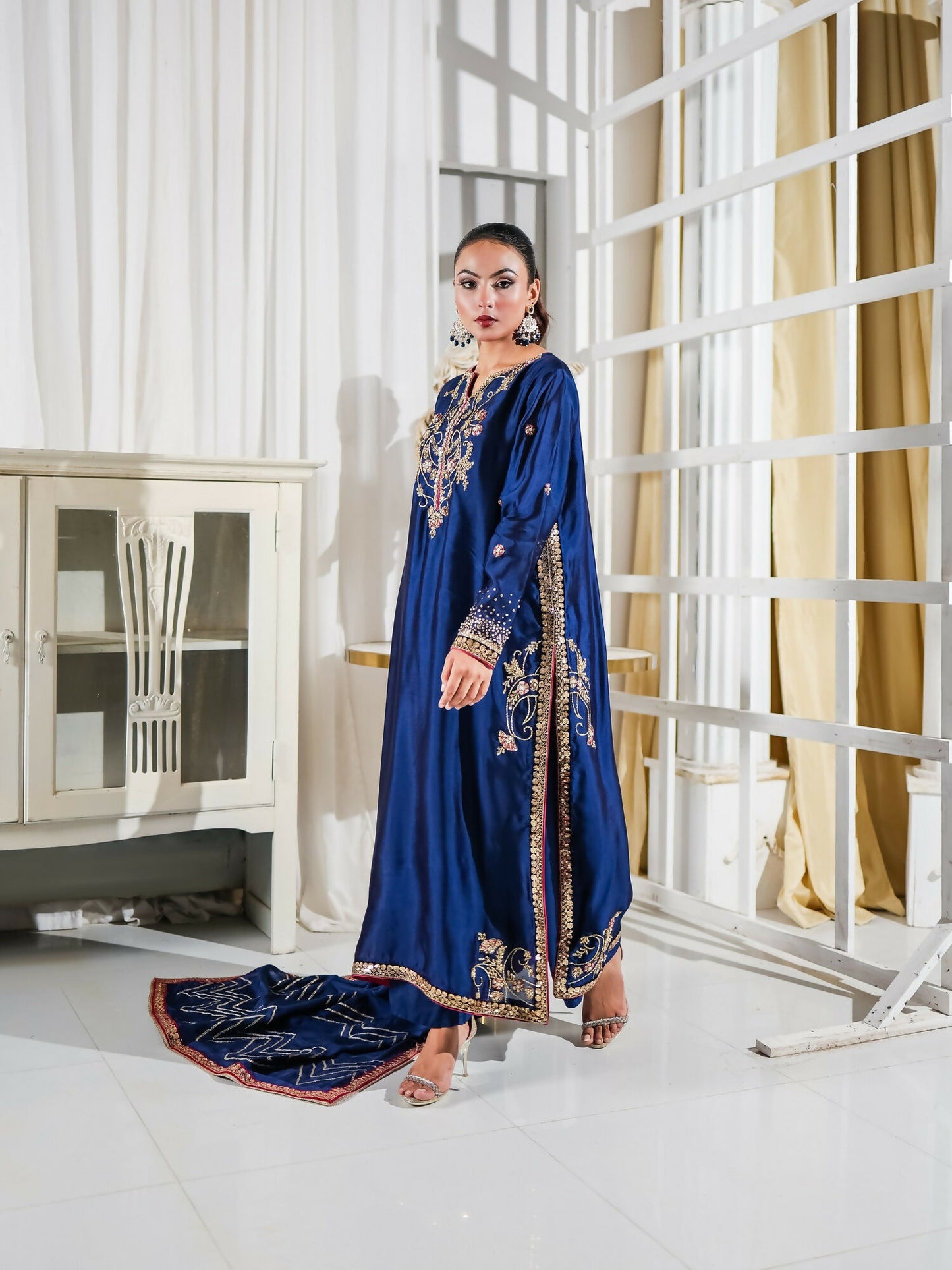Farooq Hameed Studio Pariza Lux Festive'25 Pure Glass Silk Embroidered Stitched 3-Piece Suit-Fariyn
