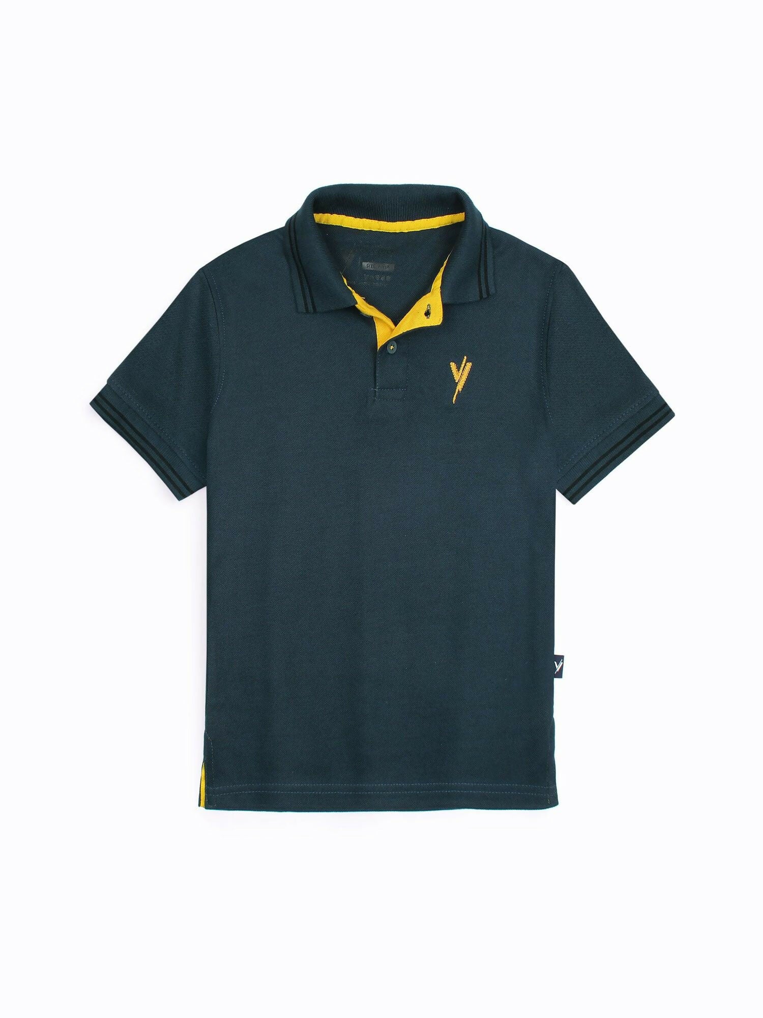 Soft and stylish boys’ plain polo with tipped collar and short sleeves, made from breathable piqué fabric for all-day summer comfort.