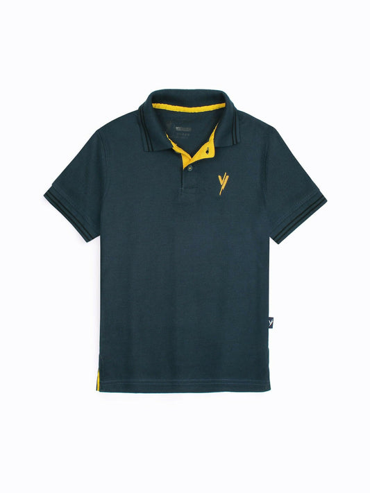 Soft and stylish boys’ plain polo with tipped collar and short sleeves, made from breathable piqué fabric for all-day summer comfort.