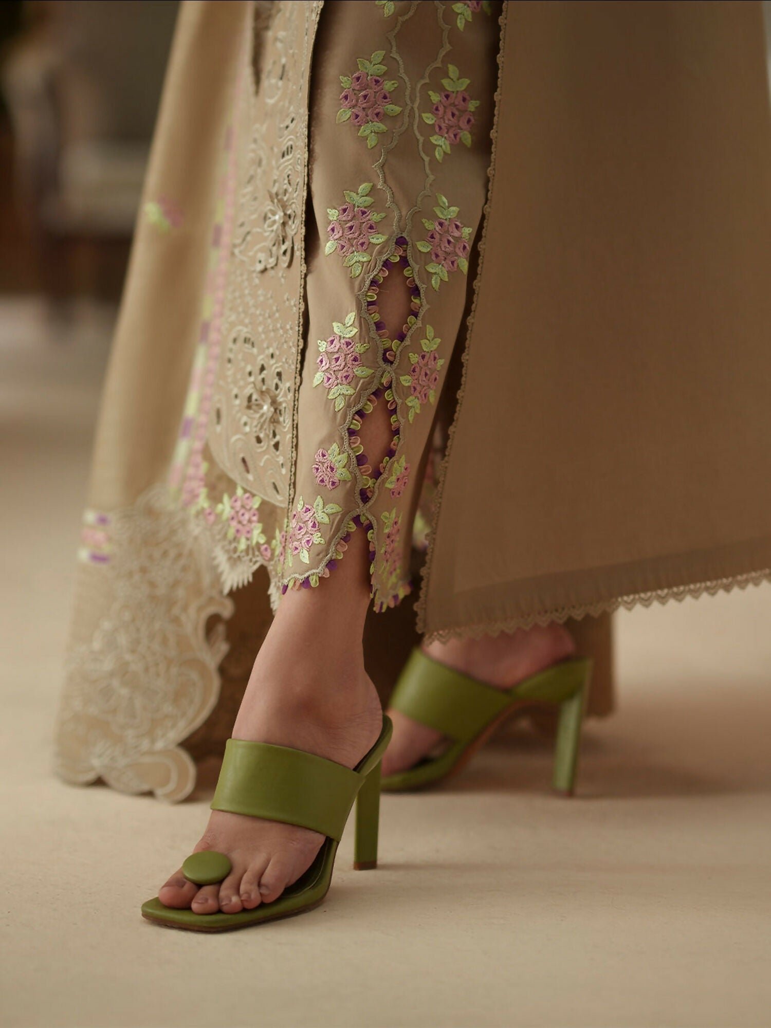 Binilyas Mashriq Luxury Lawn'26 Embroidered Unstitched 3-Piece Suit-D-113-A
