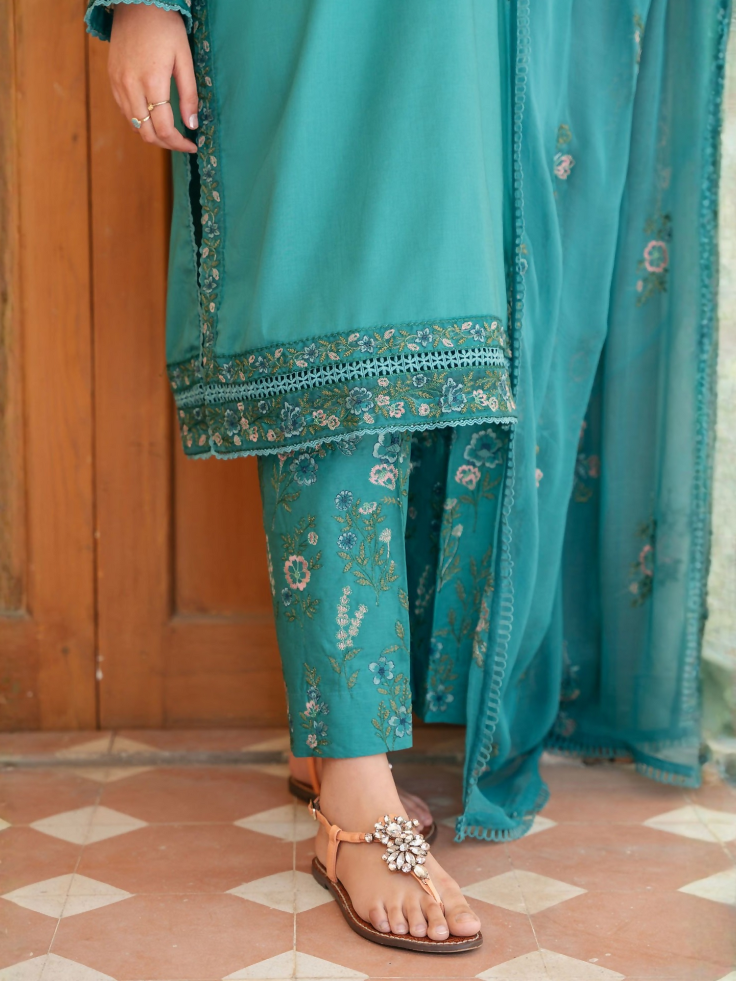 Mannat Clothing Lawn Embroidered Stitched Suit-Zenia