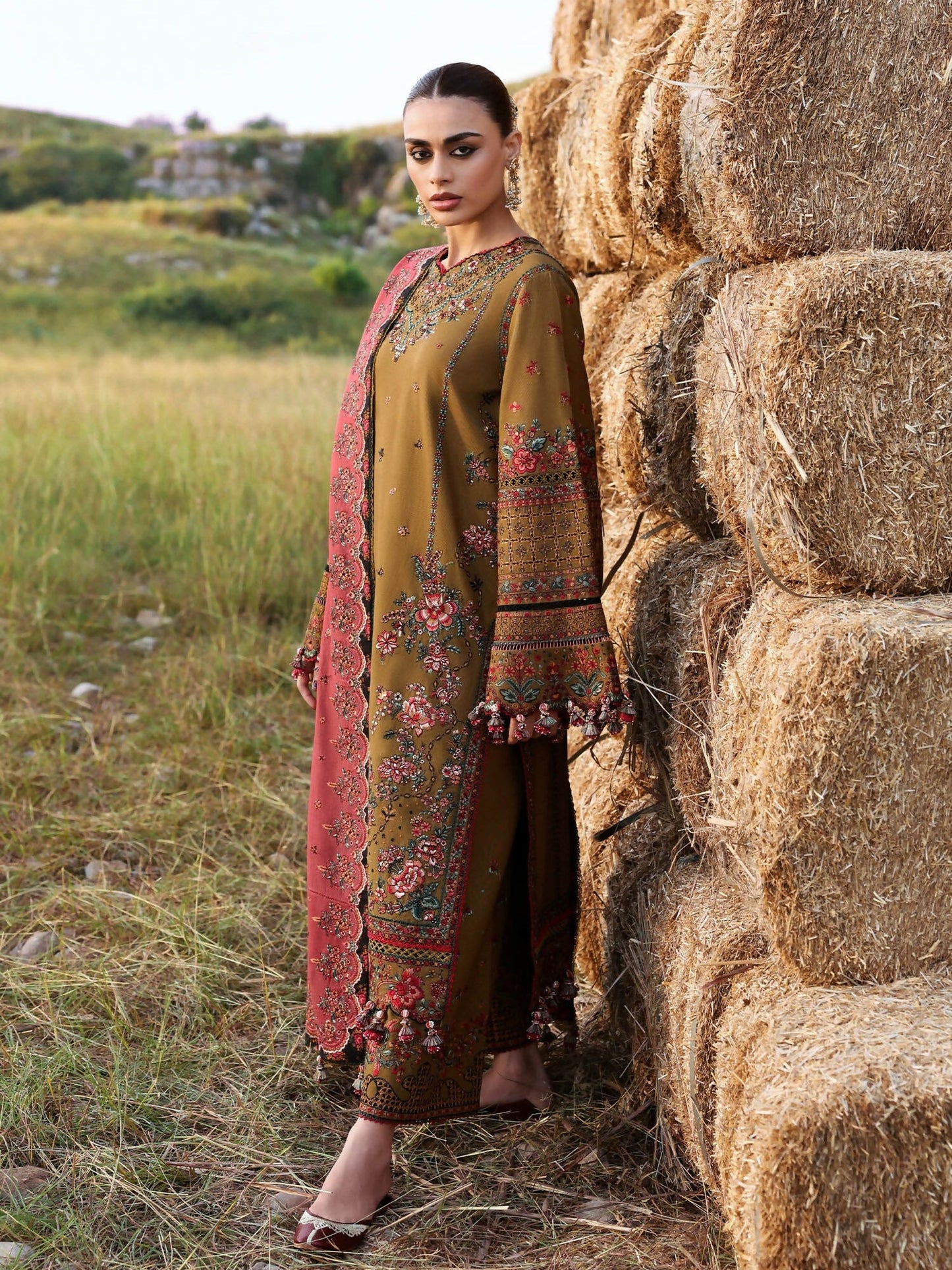 Hussain Rehar Khaddar'25 Embroidered Unstitched 3-Piece Suit-Gitiara