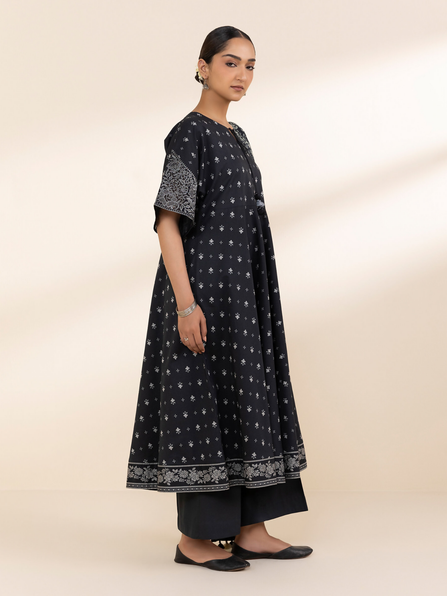 Sapphire Lawn Embroidered Unstitched 2-Piece Suit