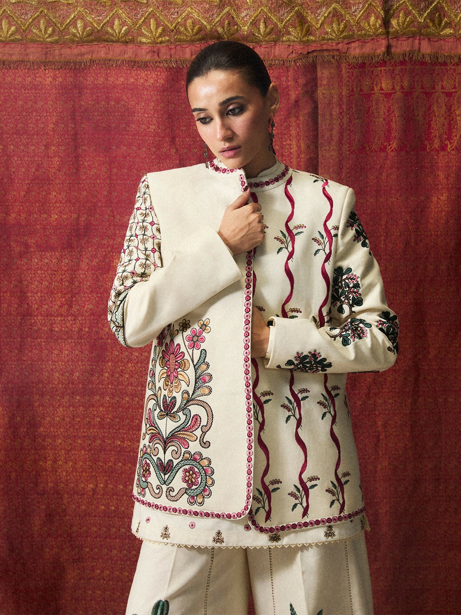 Jugnu by Hussain Rehar Khaddar Pret’26 Wool Embroidered Scarf-Rasa