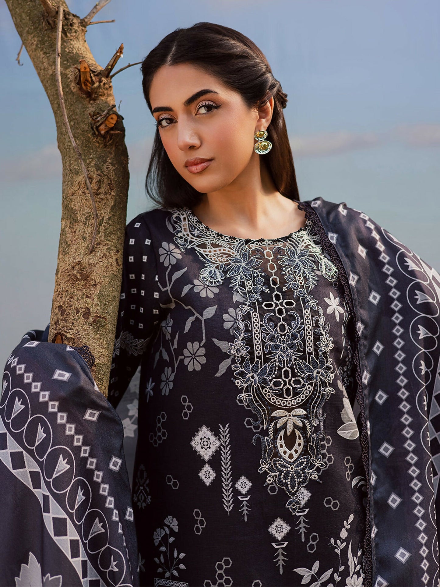 Parishay Rang e Sarma Khaddar Embroidered Stitched 3-Piece Suit-SAR-07