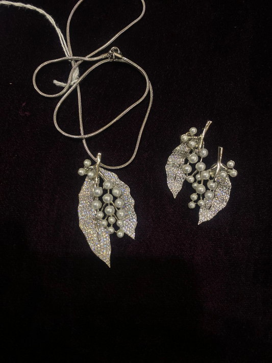 Fashion Hub by Noor Bilal - Pendant With Studs