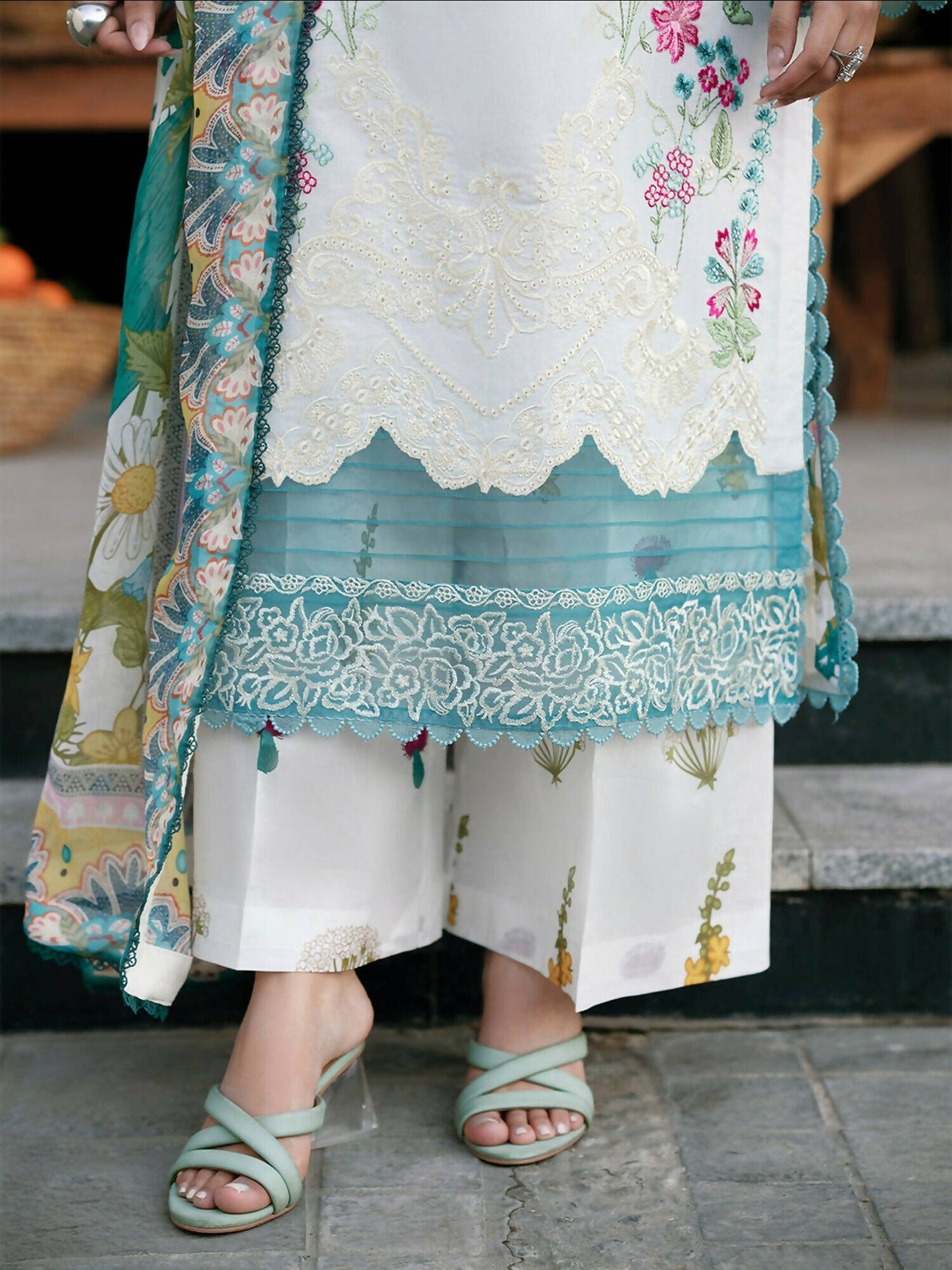 Mahnur Broadway Luxury Lawn'26 Embroidered Unstitched 3-Piece Suit-BW-004