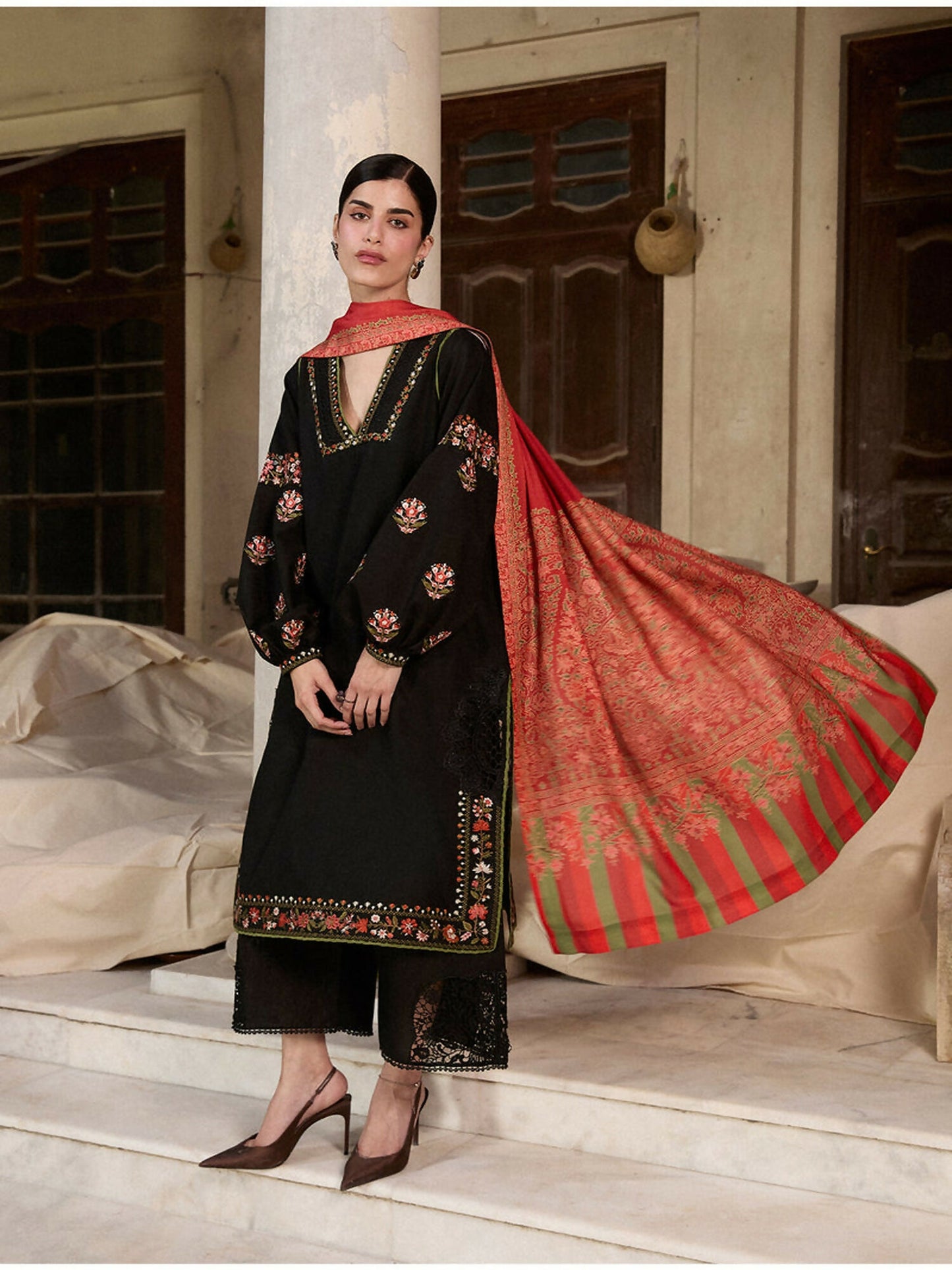 Hussain Rehar Khaddar'25 Embroidered Stitched 3-Piece Suit-Siyah