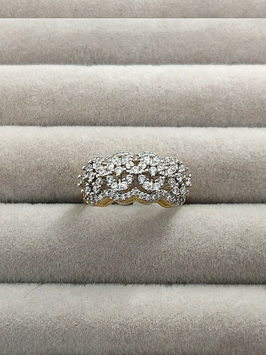H&A Jewellery 18K gold zircon floral cluster band ring with scalloped design
